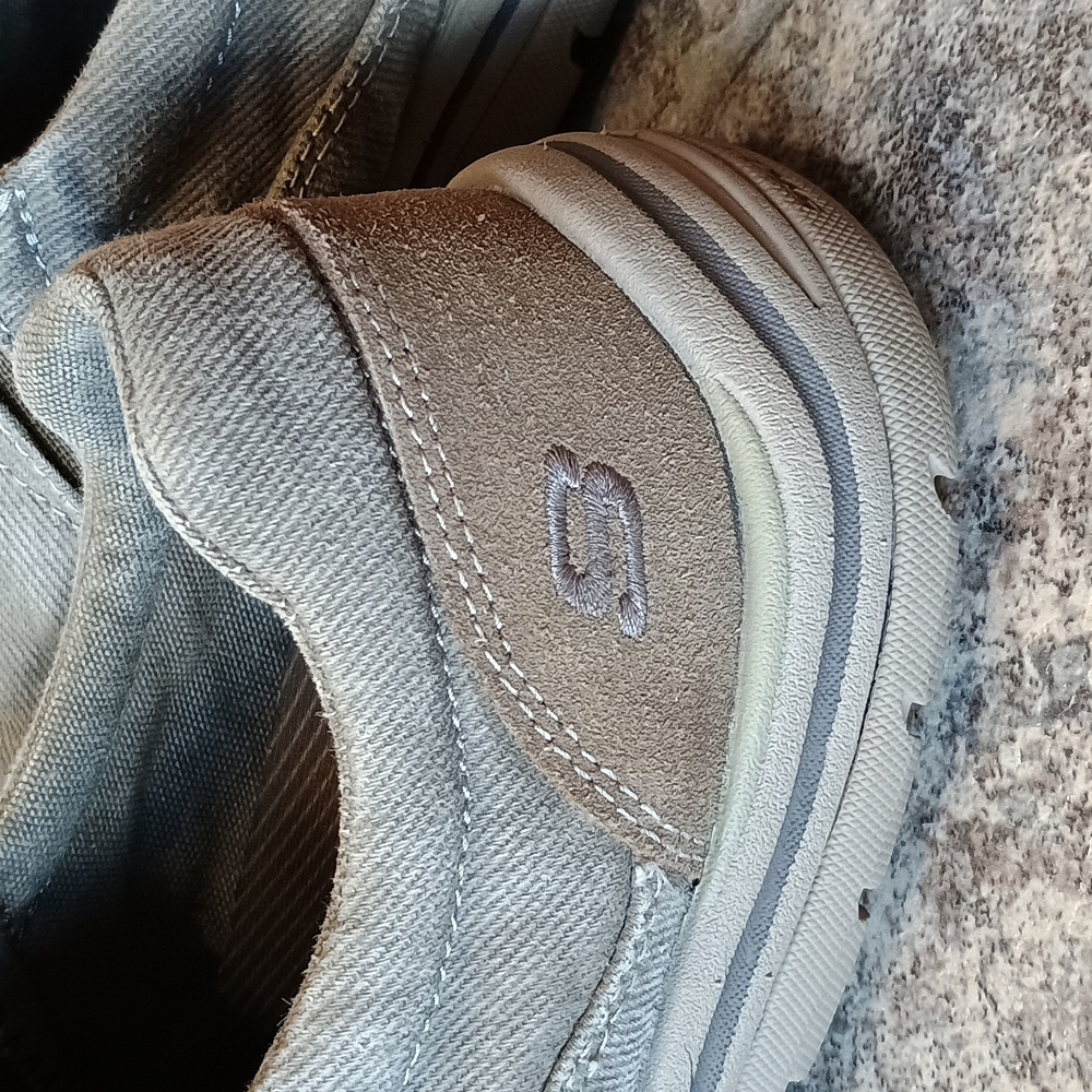 Skechers Relaxed Fit Memory Foam shoes size 7.5 - Picture 5 of 10